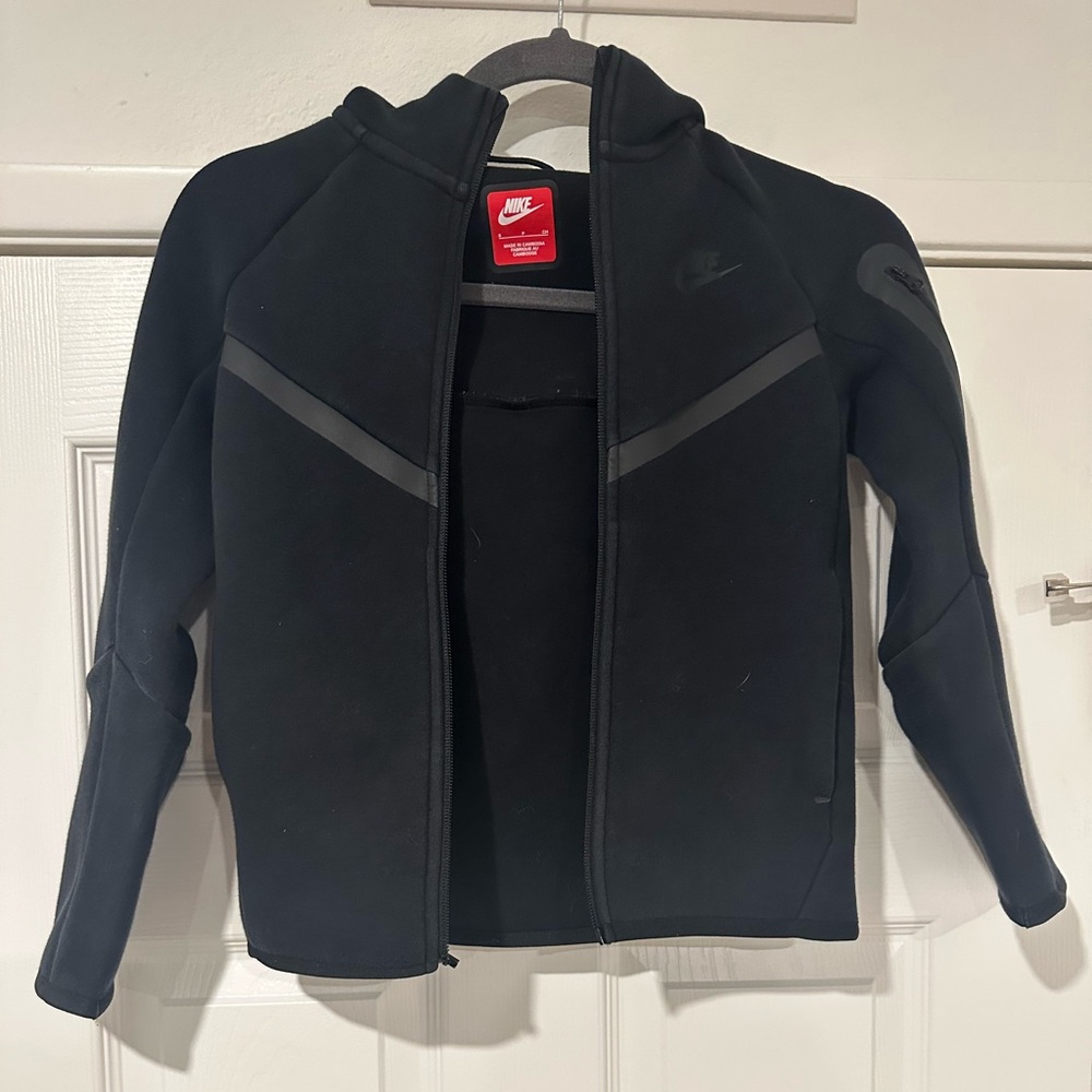Nike Tech fleece Black Zip-Up Jacket. Zipper broken reflected on price
